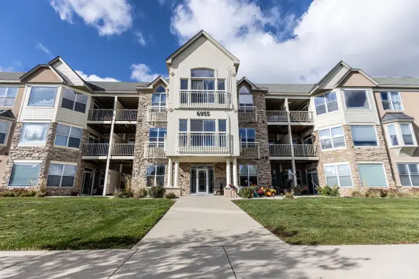 6955 S Riverwood BOULEVARD #111, Franklin, WI 53132