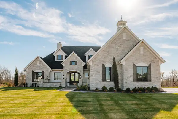 20285 Newport LANE, Brookfield, WI 53045