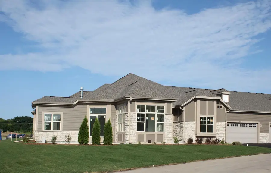 439 Standing Stone DRIVE #16-36, Waukesha, WI 53189 - Image #2