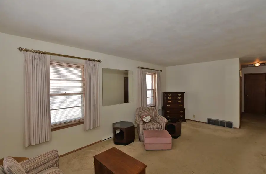 2031 Wustum AVENUE, Racine, WI 53404 - Image #2