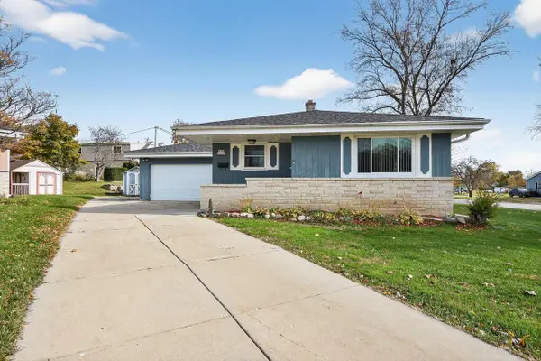 W180N8502 Pineview COURT, Menomonee Falls, WI 53051