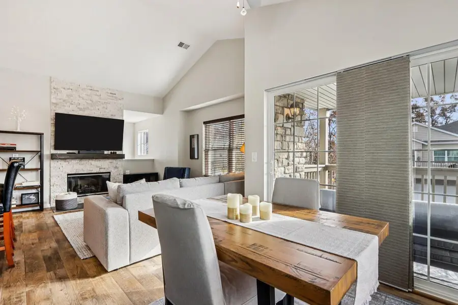 N16W26500 Meadowgrass CIRCLE #B, Pewaukee, WI 53072 - Image #2