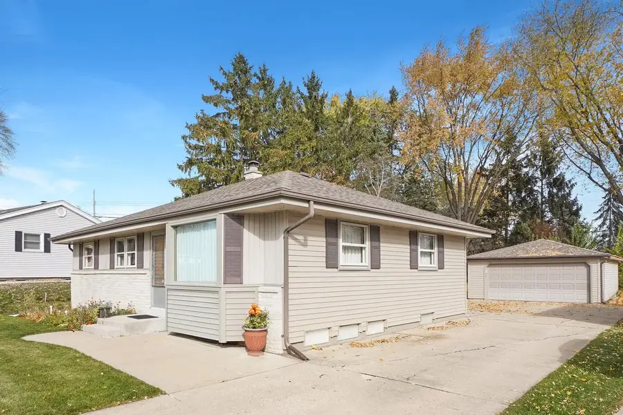 N85W14520 Manchester DRIVE, Menomonee Falls, WI 53051 - Image #2