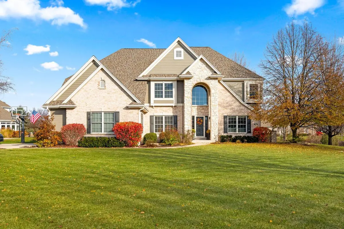 394 Sunshine DRIVE, Hartland, WI 53029 - Image #1