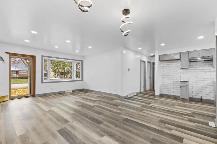 4062 S Troy AVENUE, Saint Francis, WI 53235 - Image #3