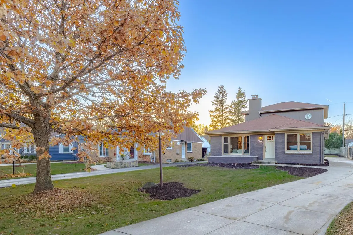 8201 N Whitney ROAD, Fox Point, WI 53217 - Image #1