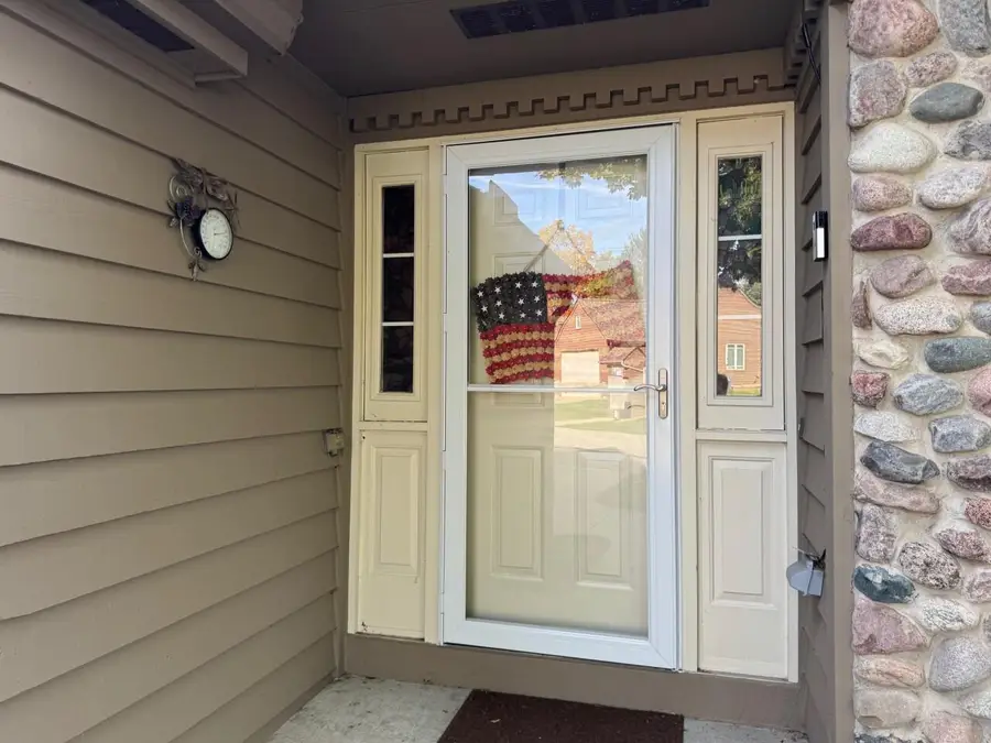 3720 S Bayberry LANE, Greenfield, WI 53228 - Image #2