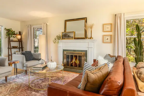 154 W Bergen DRIVE, Fox Point, WI 53217