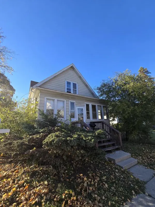 5301 N 38th STREET, Milwaukee, WI 53209