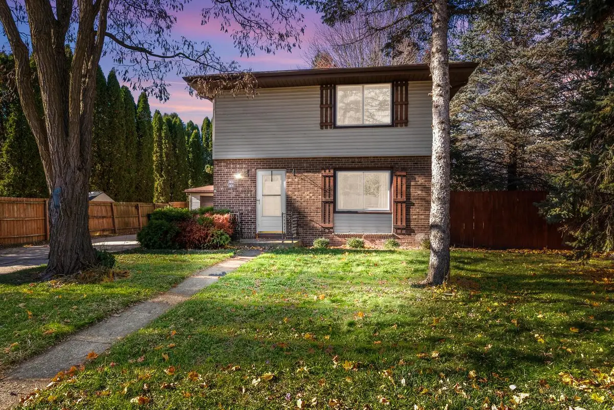 133 Judge DRIVE #137, Saukville, WI 53080 - Image #1