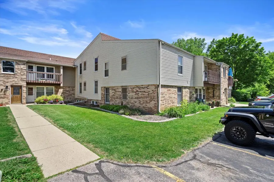 N114W16680 Crown DRIVE #7, Germantown, WI 53022 - Image #2