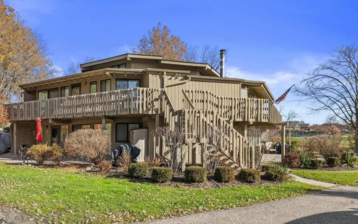 701 Country Club DRIVE #E, Fontana, WI 53125 - Image #1