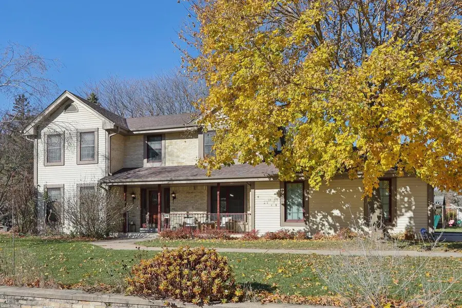 9740 W Huntington DRIVE, Mequon, WI 53097 - Image #2