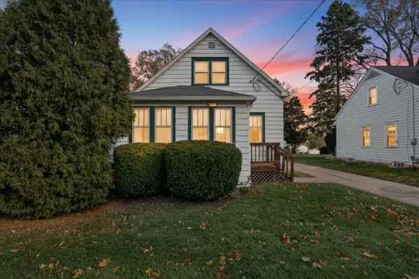 925 Harding AVENUE, Waukesha, WI 53186