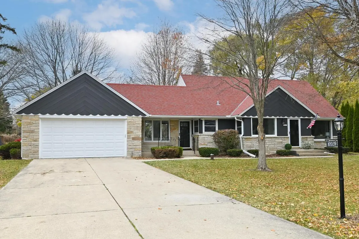 10039 N Sunnycrest DRIVE, Mequon, WI 53092 - Image #1