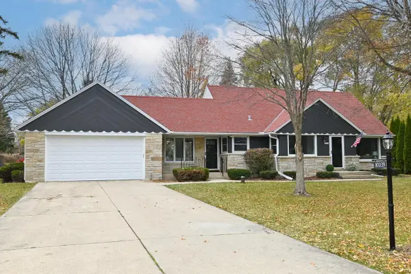 10039 N Sunnycrest DRIVE, Mequon, WI 53092