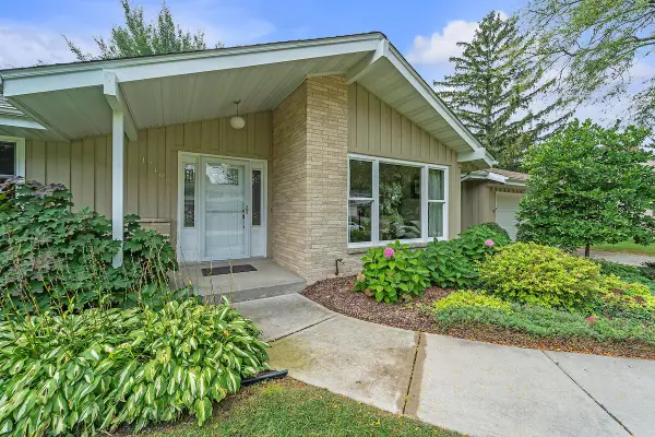 17495 Sierra LANE, Brookfield, WI 53045