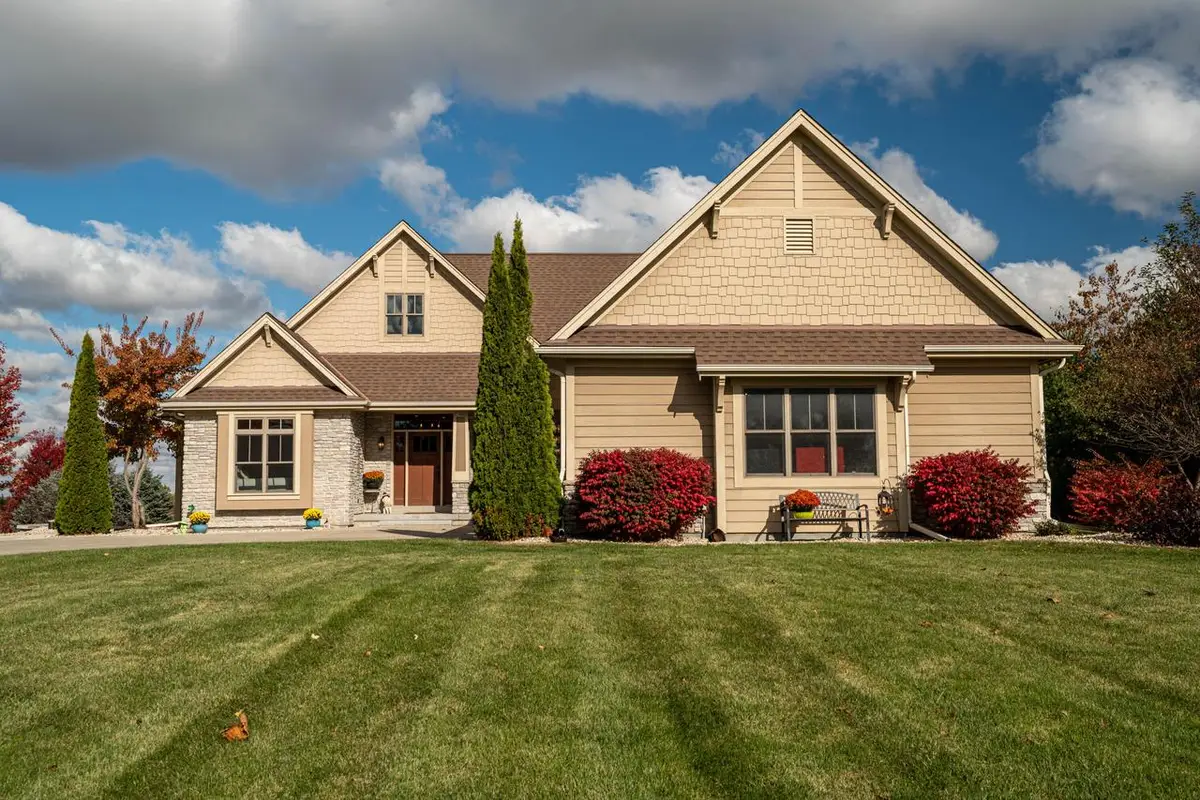 190 High Ridge COURT, Slinger, WI 53086 - Image #1