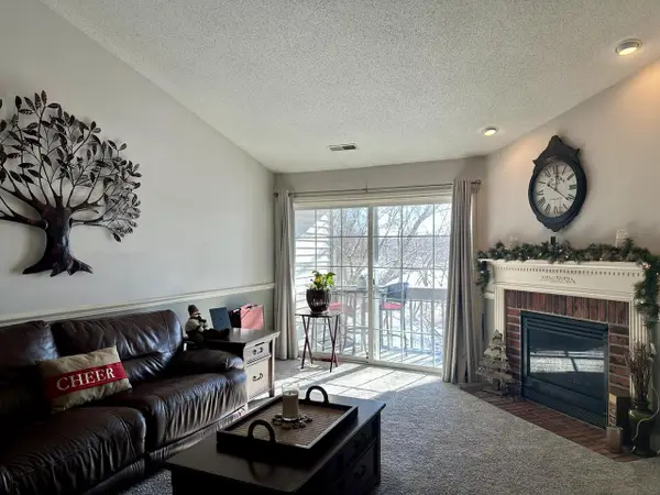 636 Pewaukee ROAD #H, Pewaukee, WI 53072