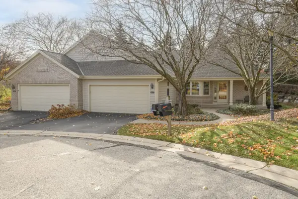 675 Charleston COURT #B, Brookfield, WI 53045