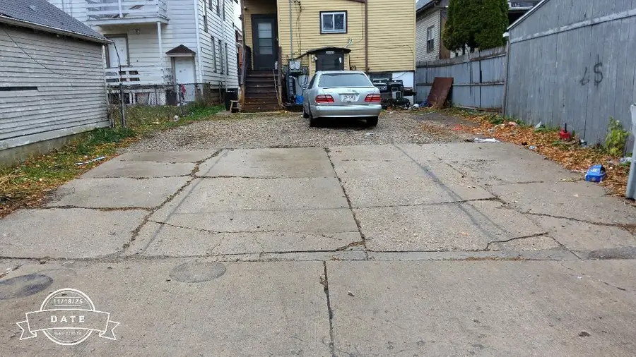 2336 S 9th PLACE, Milwaukee, WI 53215 - Image #2