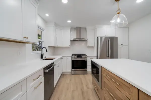 21740 W Lochinvar LANE, New Berlin, WI 53146