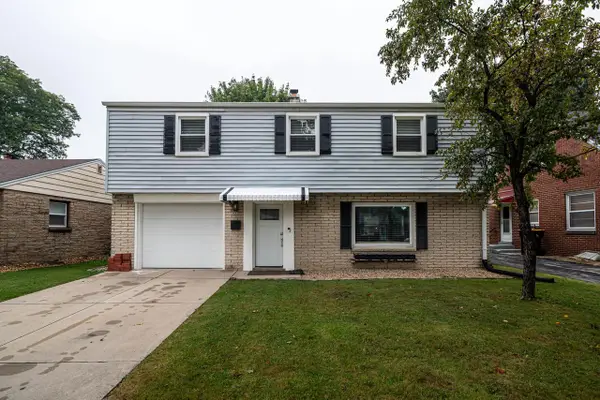 555 N 105th STREET, Wauwatosa, WI 53226