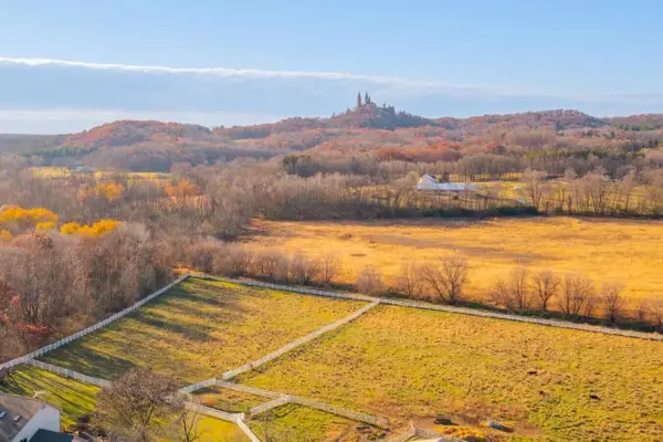 1507 St Augustine ROAD, Hartford, WI 53027