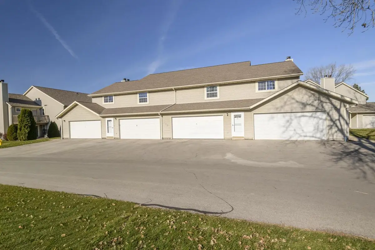 449 Slinger ROAD #3, Slinger, WI 53086 - Image #1