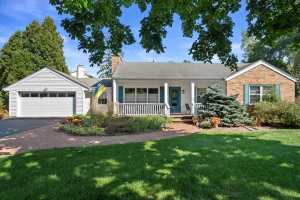 9040 N Lake DRIVE, Bayside, WI 53217