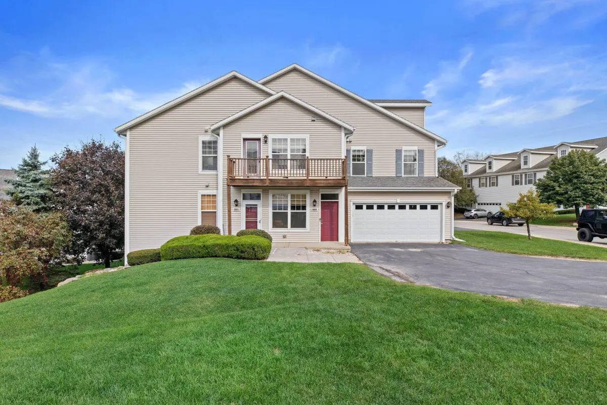 1203 Woodbury COMMON #B, Waukesha, WI 53189 - Image #1