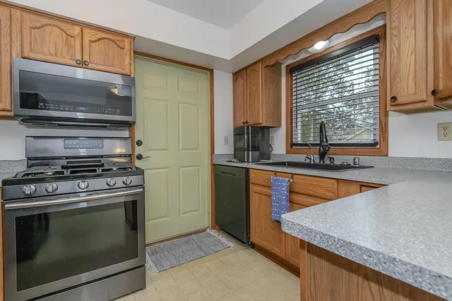 335 Kossow ROAD, Waukesha, WI 53186 - Image #3