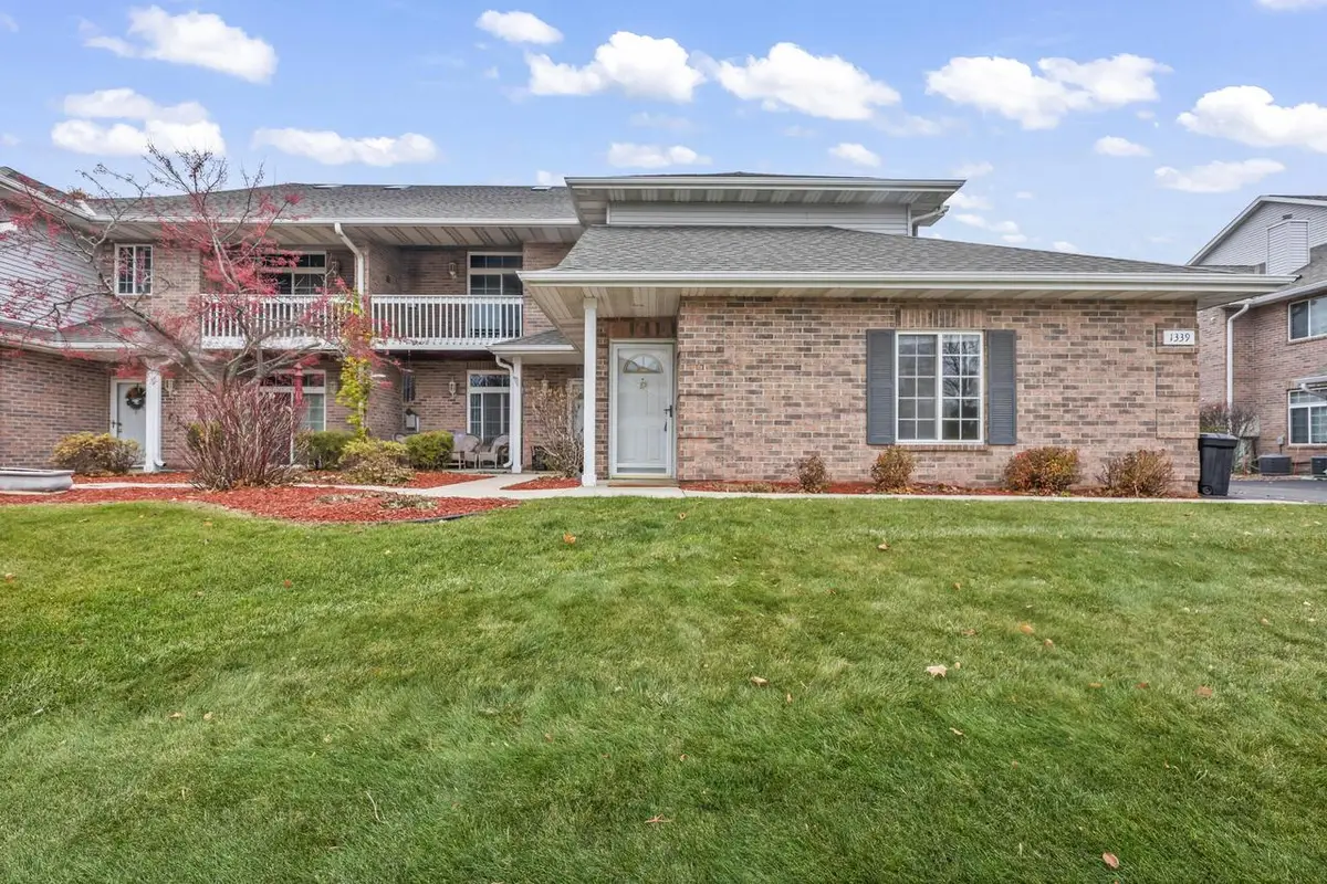 1339 Hillwood BOULEVARD #D, Pewaukee, WI 53072 - Image #1