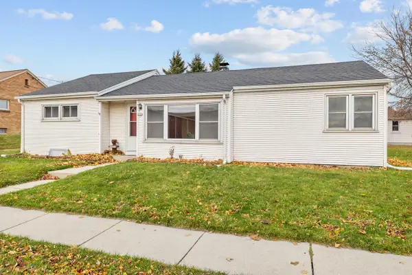 1330 Mayflower AVENUE, Sheboygan, WI 53083