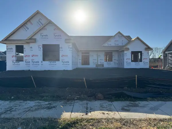 1343 Periwinkle PASS, Oconomowoc, WI 53066