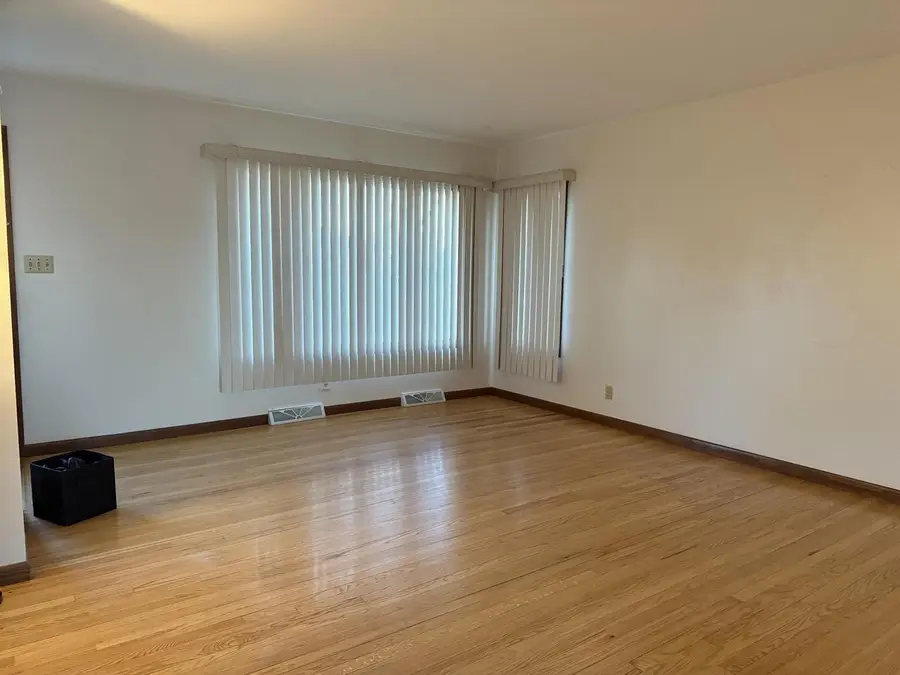 725 Harker AVENUE, Hartford, WI 53027 - Image #2