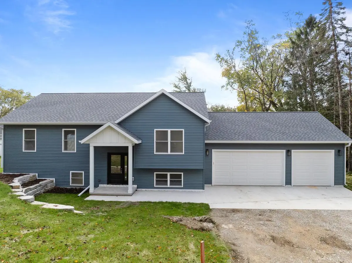 W3813 Magnolia DRIVE, Lake Geneva, WI 53147 - Image #1