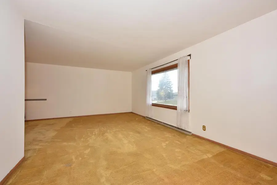 8115 W Acacia STREET, Milwaukee, WI 53223 - Image #3