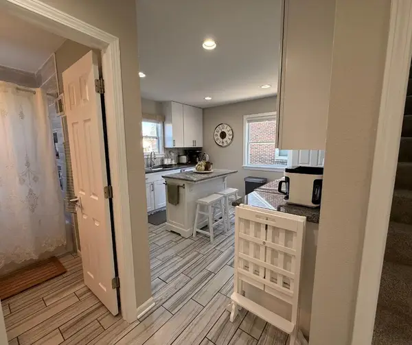 424 E Waterford AVENUE, Milwaukee, WI 53207