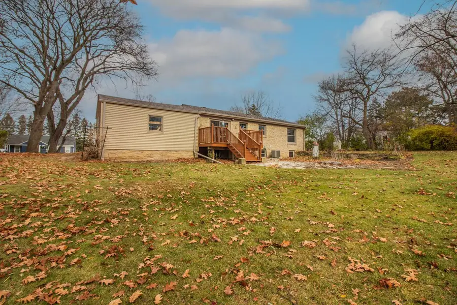 N89W13773 Bonnie LANE, Menomonee Falls, WI 53051 - Image #2