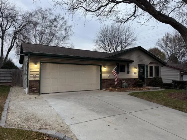 2112 Deerfield DRIVE, West Bend, WI 53090