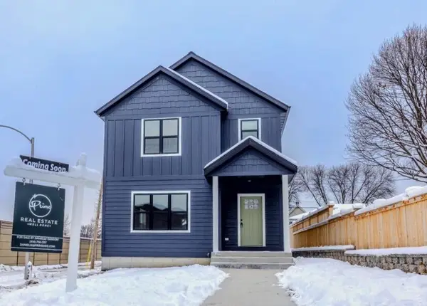 1800 E Hillcrest AVENUE, Milwaukee, WI 53207