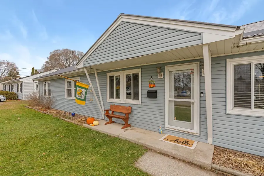 957 MacArthur DRIVE, Manitowoc, WI 54220 - #2