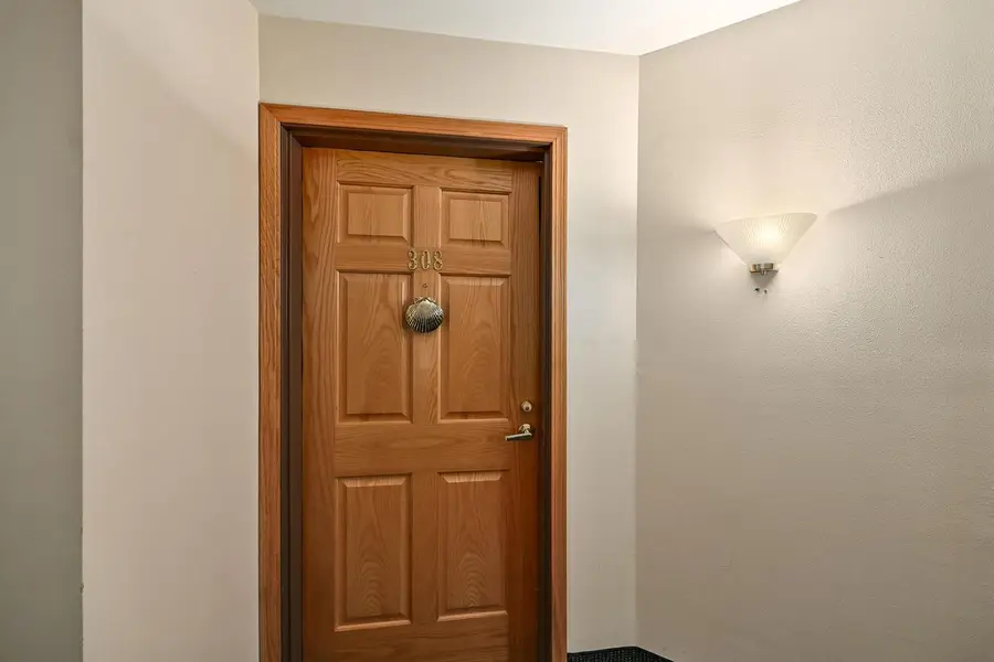 6000 S Buckhorn AVENUE #308, Cudahy, WI 53110 - Image #2