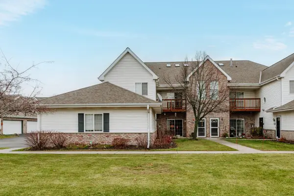 4720 S Hunter LANE, New Berlin, WI 53151