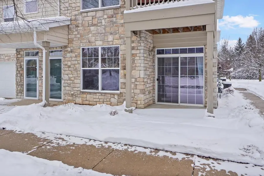 N17W26541 Meadowgrass CIRCLE #A, Pewaukee, WI 53072 - Image #2