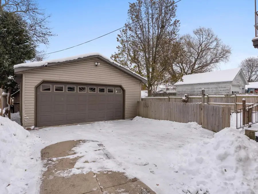 1025 N 15th STREET, Manitowoc, WI 54220 - #3