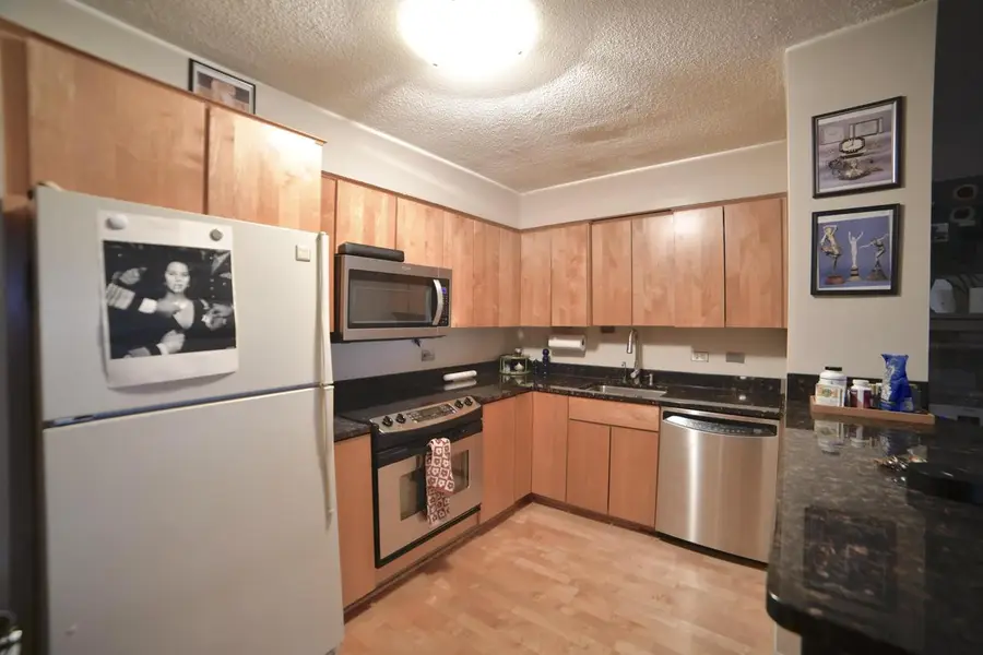 1919 N Summit AVENUE #10B, Milwaukee, WI 53202 - Image #3