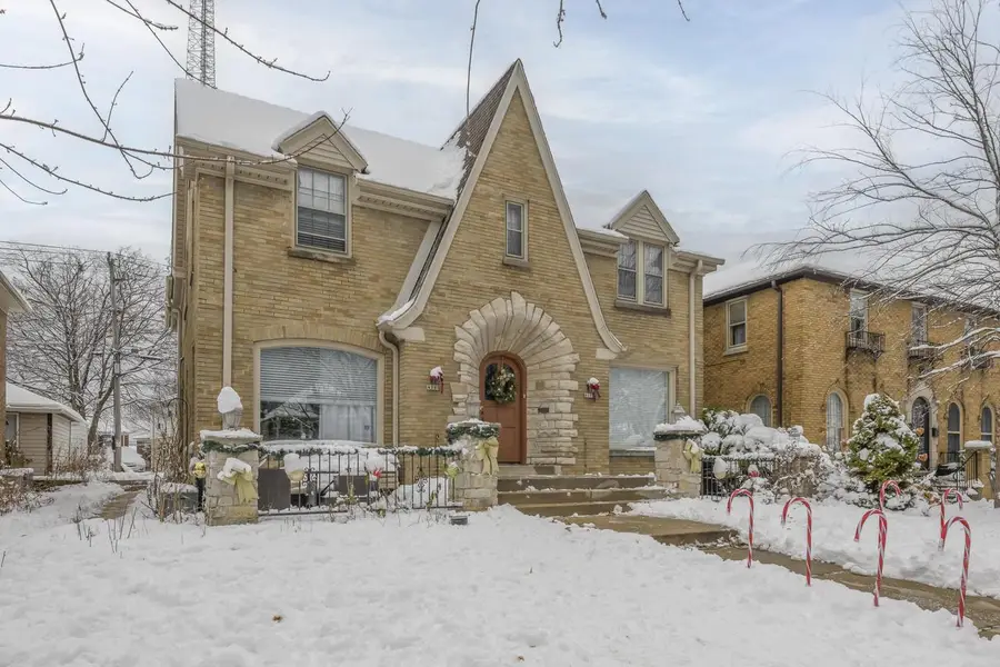 4111 N Woodburn STREET #4113, Shorewood, WI 53211 - Image #2