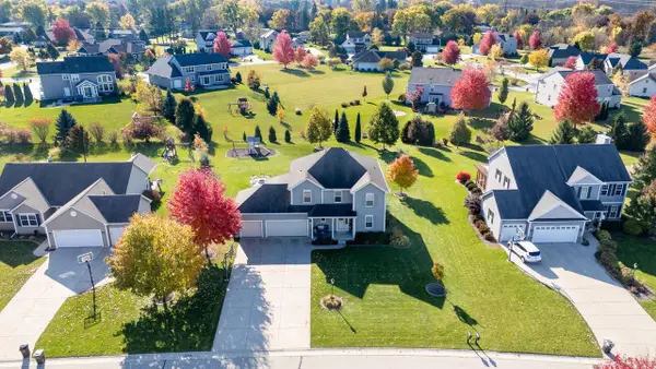 N42W22833 Beacon COURT, Pewaukee, WI 53072